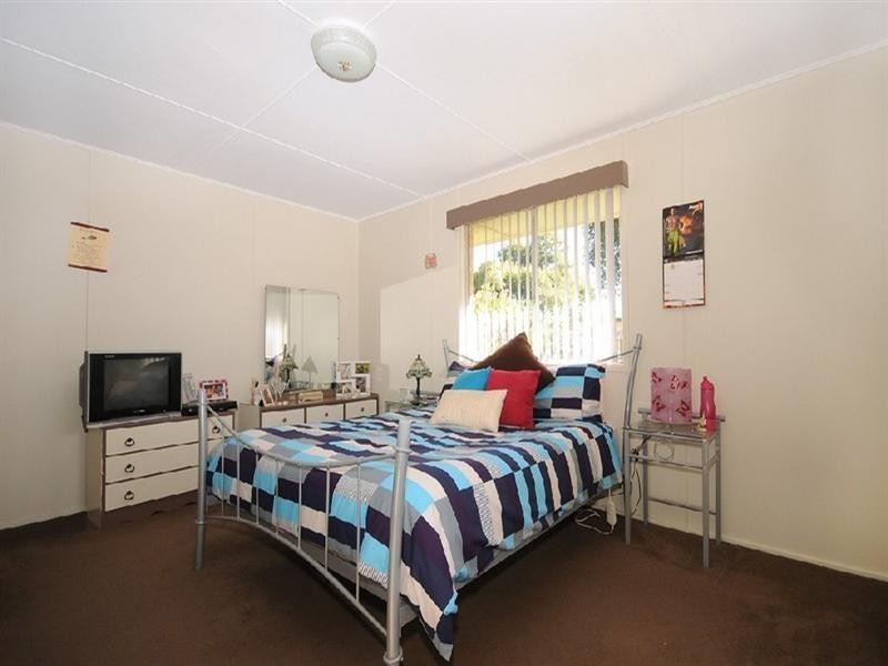 12 Kettle Street, Rockville QLD 4350