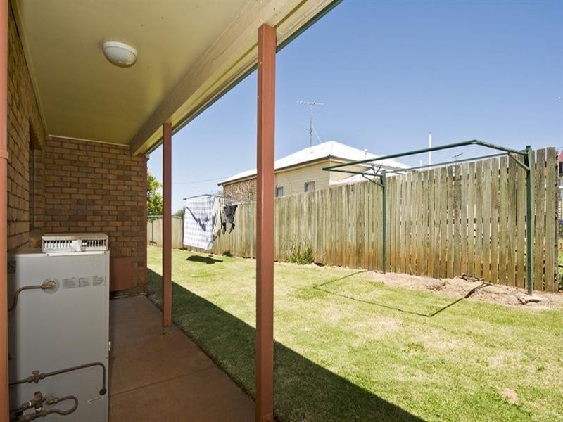 4/367-369 Margaret Street, Newtown QLD 4350