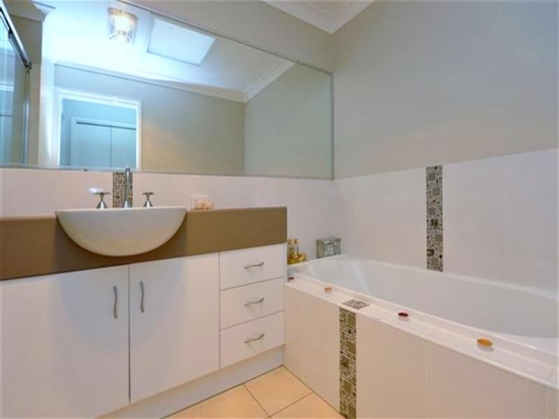 28 Sambar Court, Kearneys Spring QLD 4350