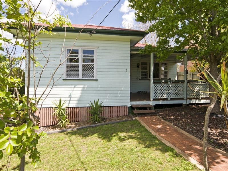 5 Sourris Street, Mount Lofty QLD 4350