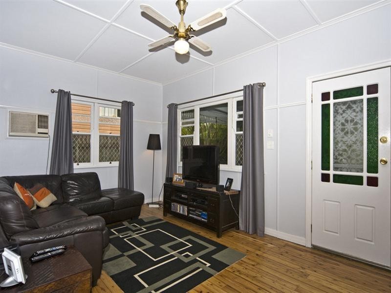 5 Sourris Street, Mount Lofty QLD 4350