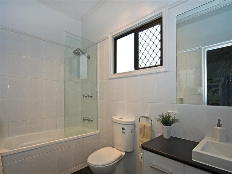 5 Sourris Street, Mount Lofty QLD 4350