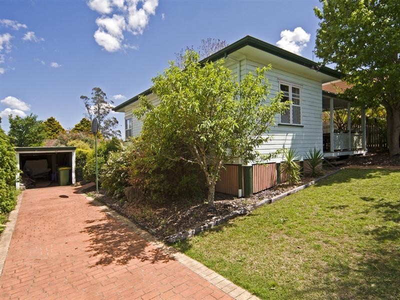 5 Sourris Street, Mount Lofty QLD 4350
