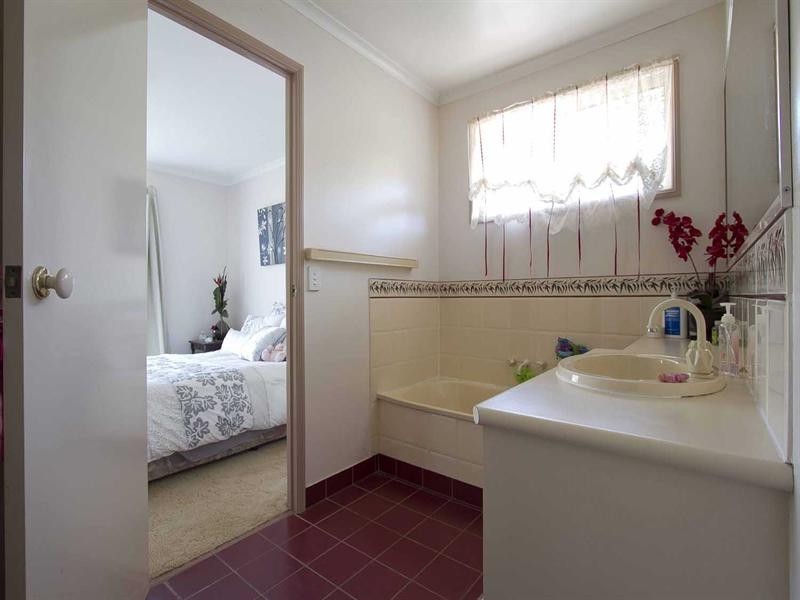 18 Batch Court, Harristown QLD 4350