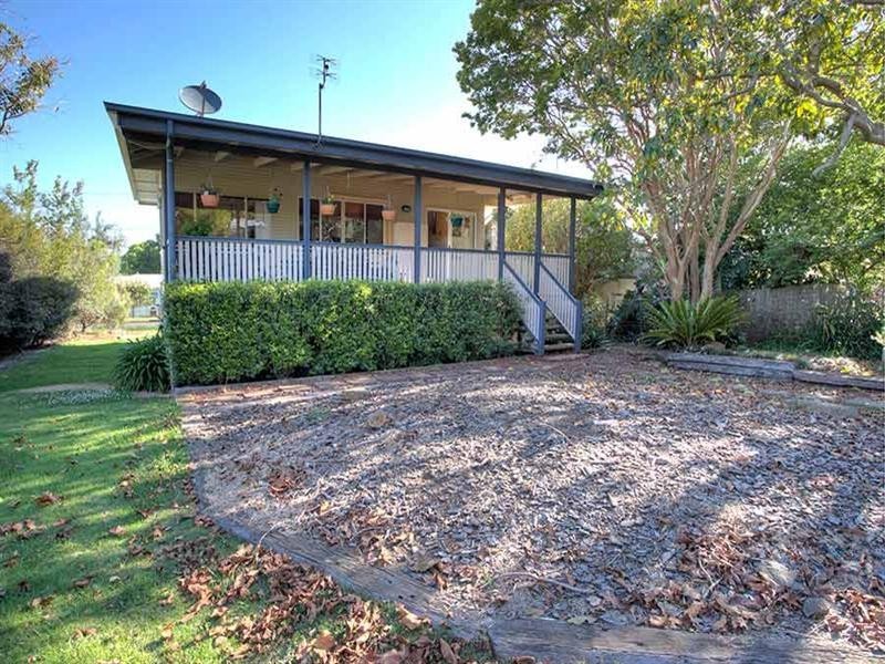 33 Rhyde Street, Mount Lofty QLD 4350