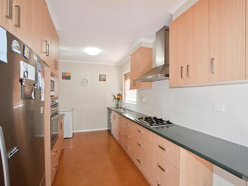 33 Rhyde Street, Mount Lofty QLD 4350