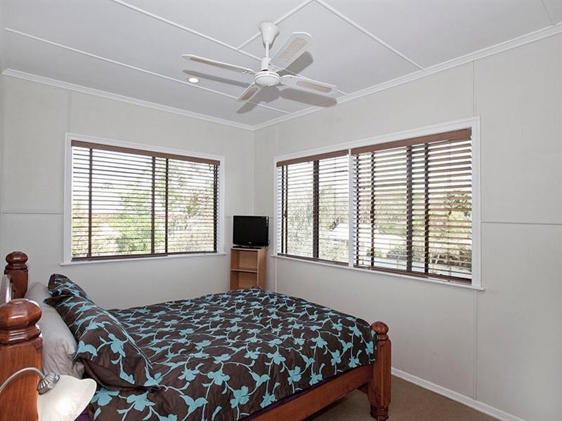 33 Rhyde Street, Mount Lofty QLD 4350