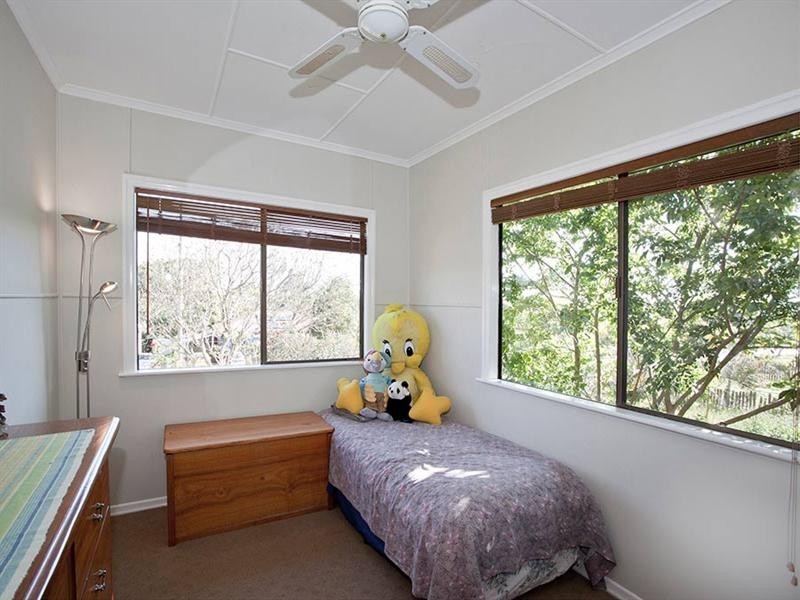 33 Rhyde Street, Mount Lofty QLD 4350