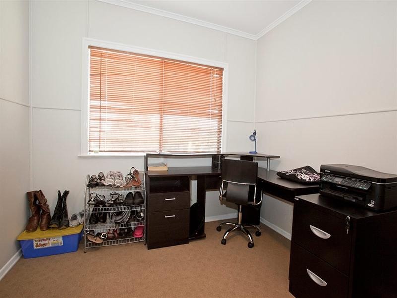 33 Rhyde Street, Mount Lofty QLD 4350