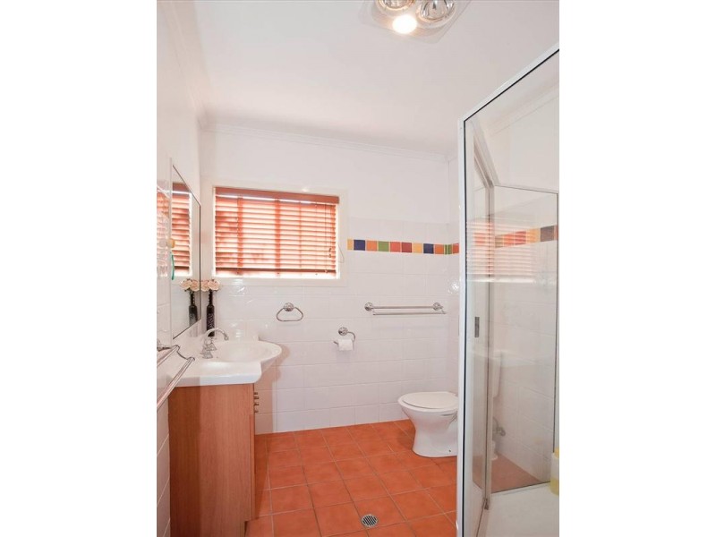 33 Rhyde Street, Mount Lofty QLD 4350