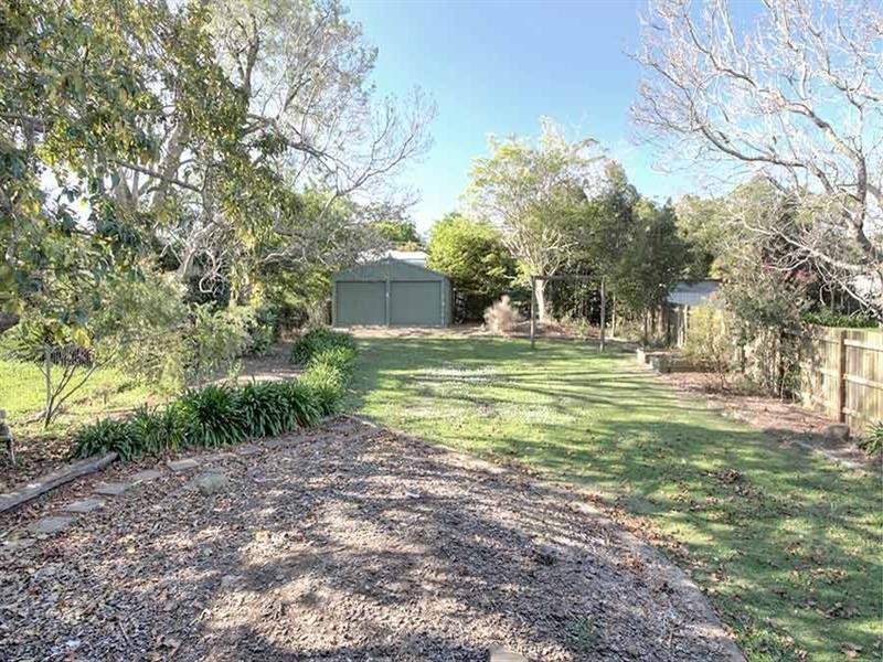 33 Rhyde Street, Mount Lofty QLD 4350
