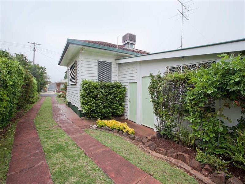 26 Elizabeth Street, South Toowoomba QLD 4350