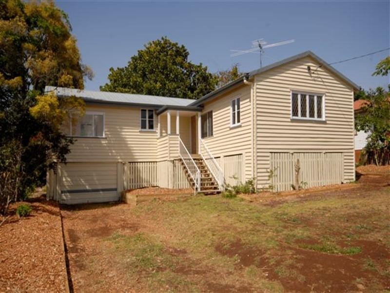10 Seaton Street, South Toowoomba QLD 4350