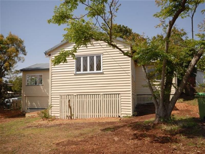 10 Seaton Street, South Toowoomba QLD 4350
