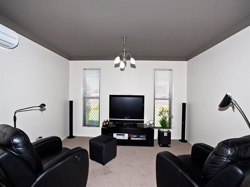 1 Catalina Drive, Wilsonton QLD 4350