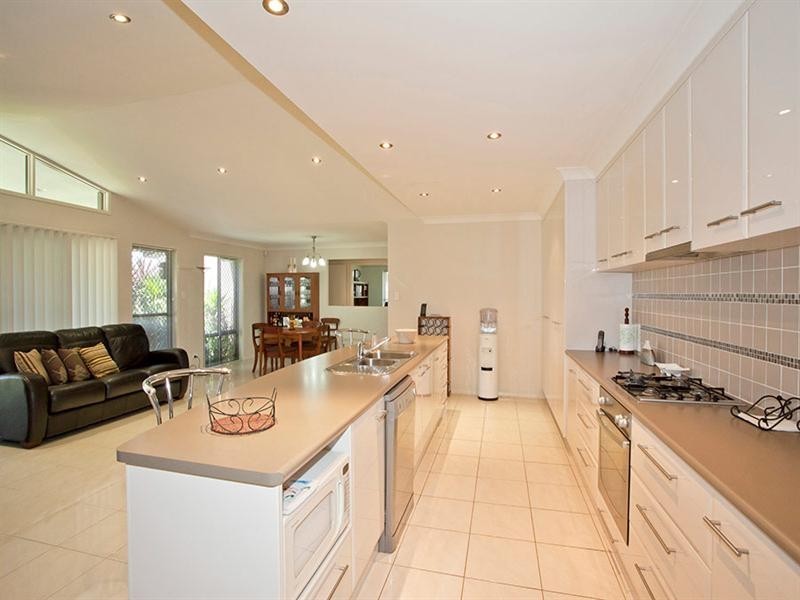 1 Catalina Drive, Wilsonton QLD 4350