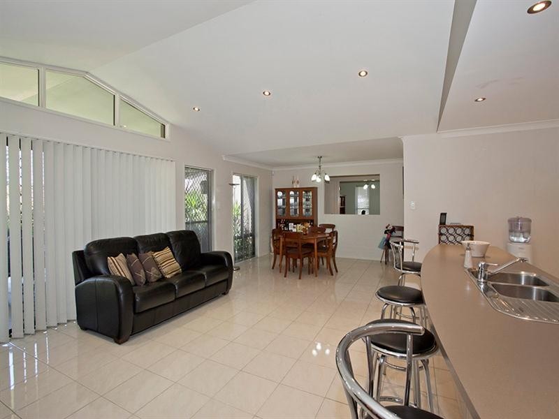 1 Catalina Drive, Wilsonton QLD 4350