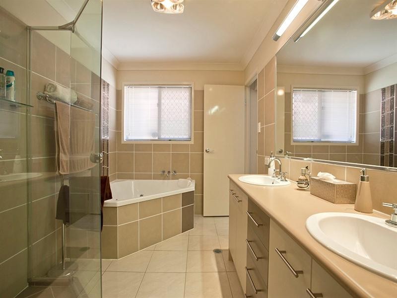 1 Catalina Drive, Wilsonton QLD 4350