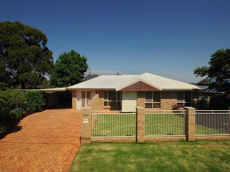 555 Hume Street, Kearneys Spring QLD 4350