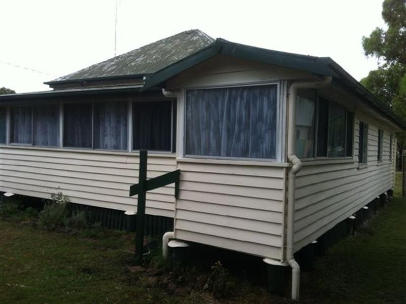 24 Eton Street, Cambooya QLD 4358