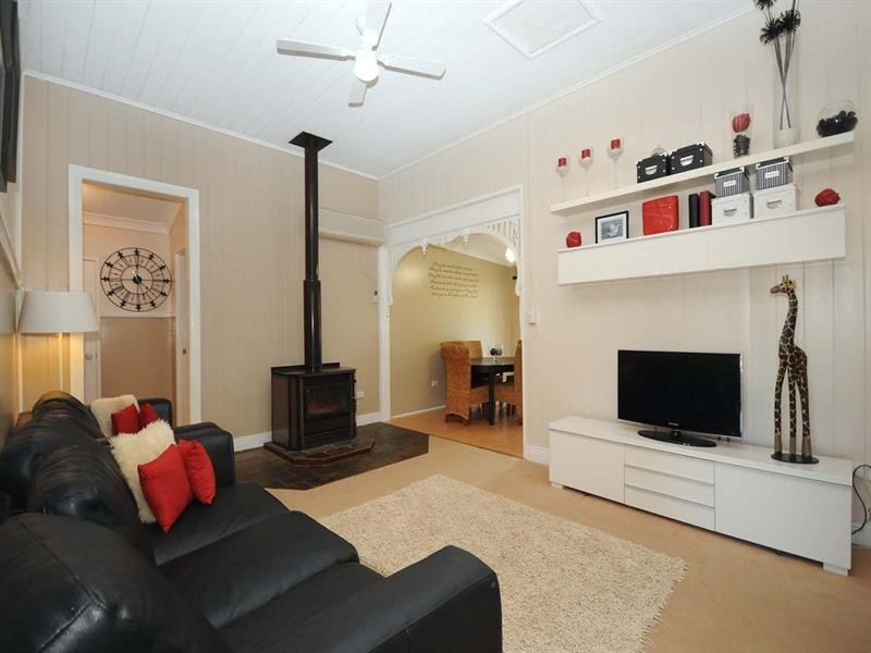 6 Fairfax Street, Cambooya QLD 4358