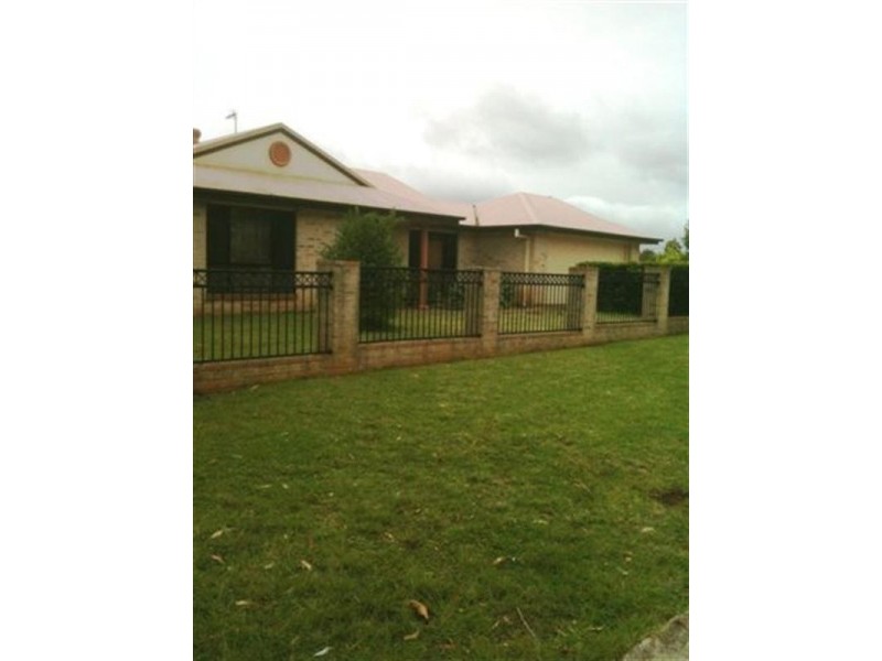 1 Albion Street, Kearneys Spring QLD 4350