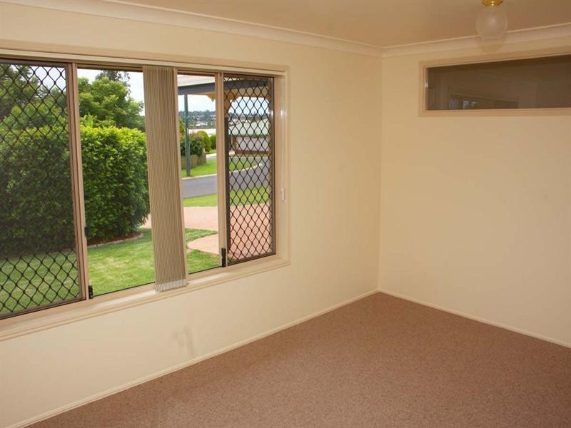 45 Broadfoot Street, Kearneys Spring QLD 4350