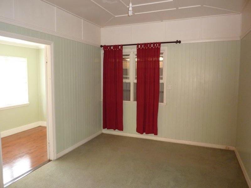 271 West Street, Harristown QLD 4350