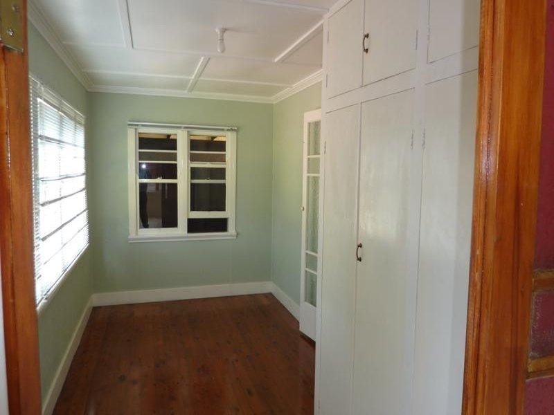 271 West Street, Harristown QLD 4350