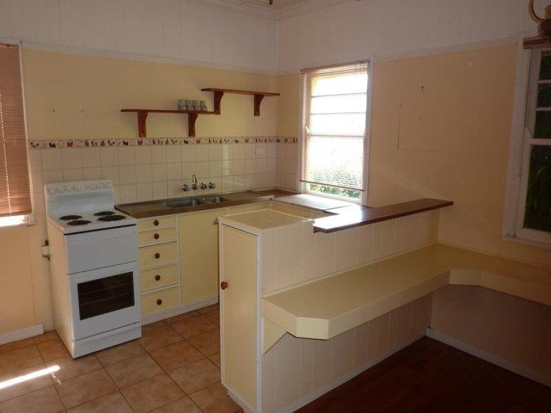 271 West Street, Harristown QLD 4350