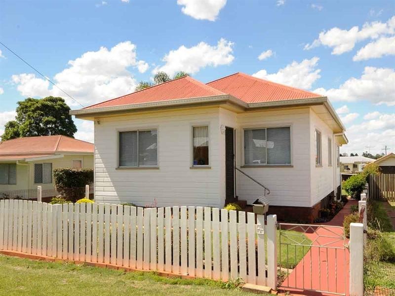 11a Victory Street, Newtown QLD 4350
