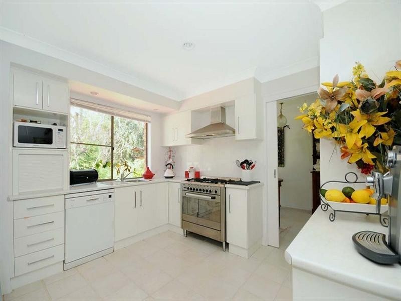 8 Dippel Street, Middle Ridge QLD 4350