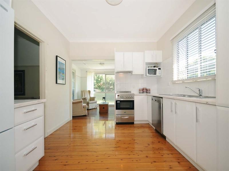 28 Rhyde Street, Mount Lofty QLD 4350