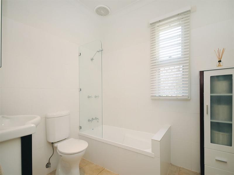 28 Rhyde Street, Mount Lofty QLD 4350