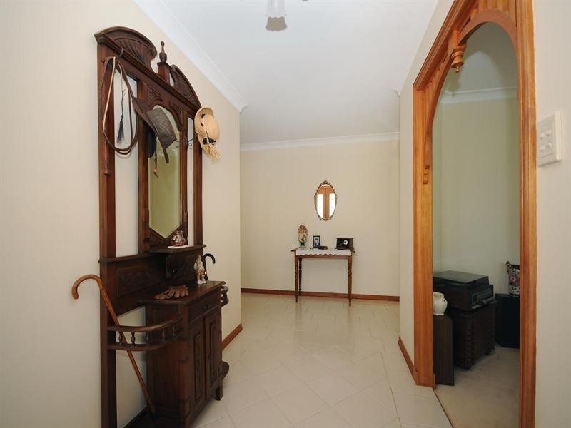 10 Trafalgar Street, Middle Ridge QLD 4350