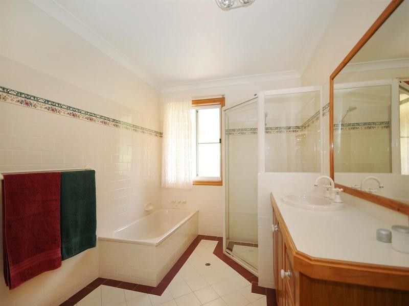 10 Trafalgar Street, Middle Ridge QLD 4350