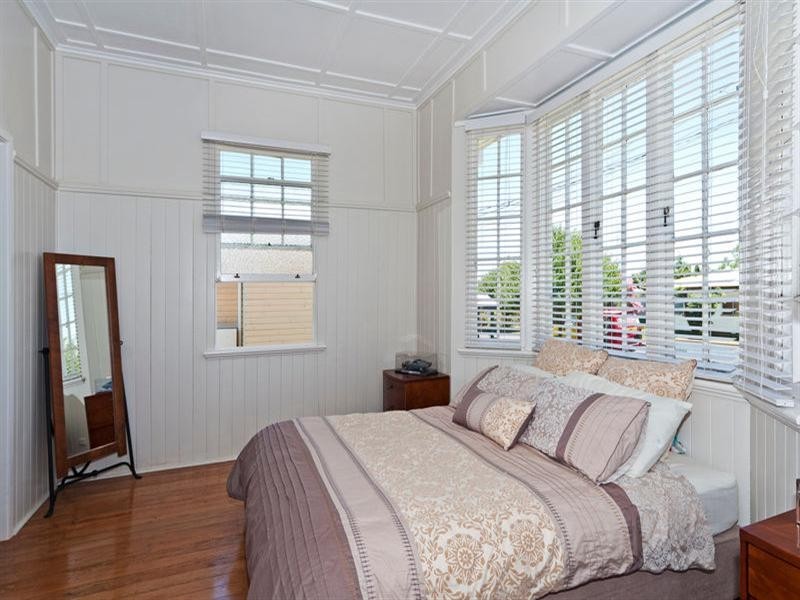 24 Henderson Street, Newtown QLD 4350