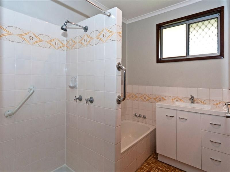 1/100C Holberton Street, Newtown QLD 4350