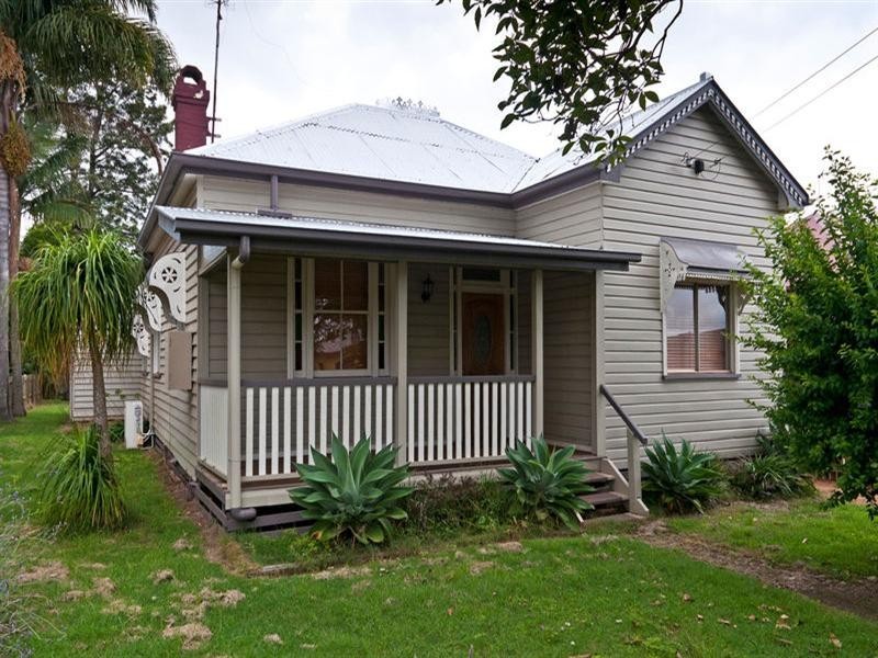 16 Stephen Street, South Toowoomba QLD 4350