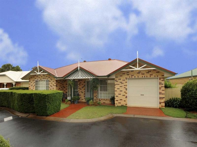 8 /279 Mackenzie Street, Centenary Heights QLD 4350