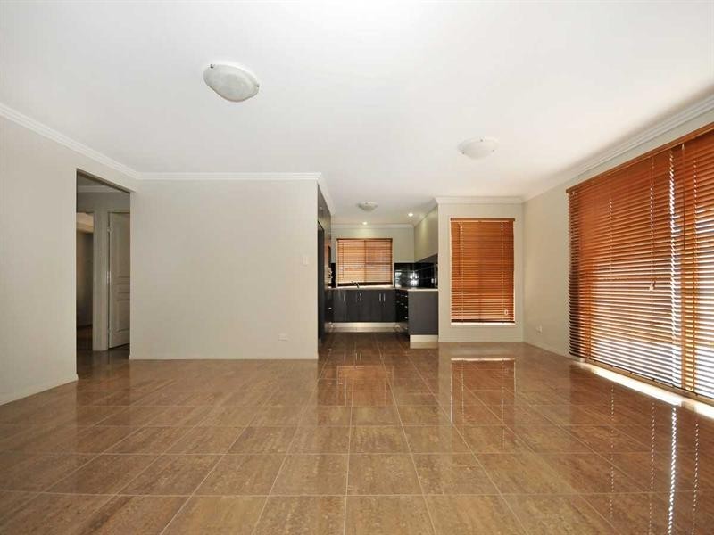 1 /26a Ascot Street, Newtown QLD 4350