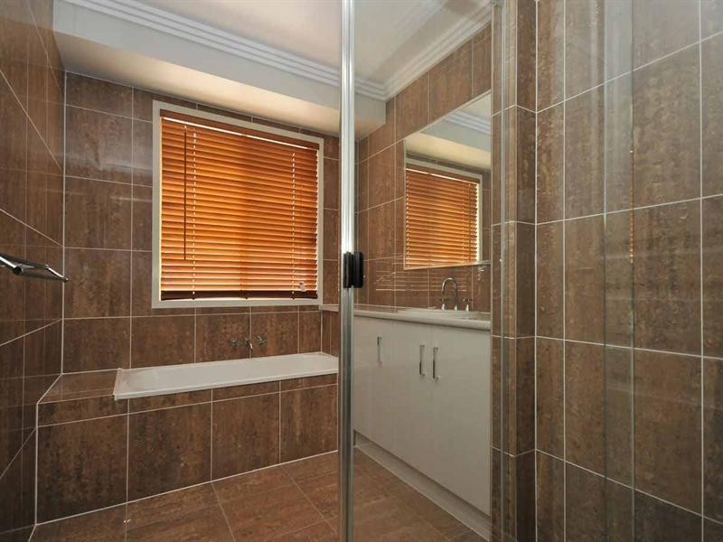 1 /26a Ascot Street, Newtown QLD 4350