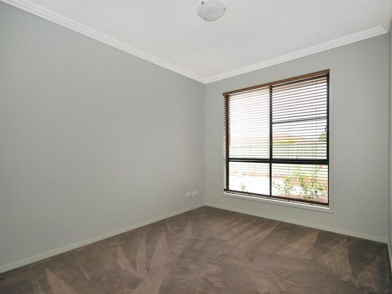 2 /26a Ascot Street, Newtown QLD 4350