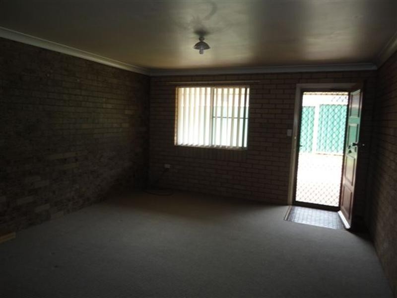 2/417 Stenner Street, Harristown QLD 4350