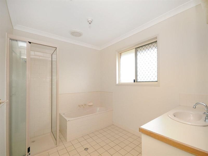 2/2 Gabrielle Street, Kearneys Spring QLD 4350