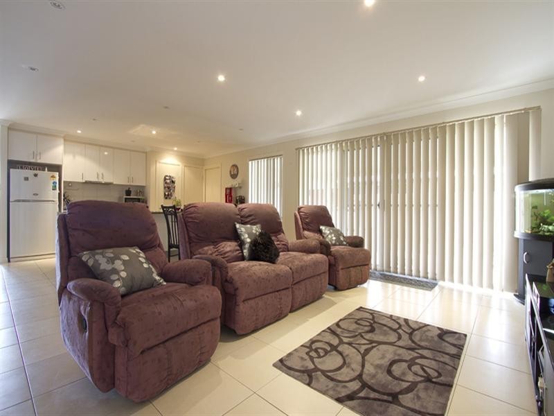 6 Barambah Street, Glenvale QLD 4350