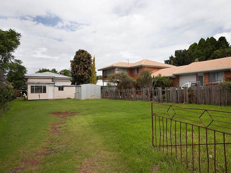 5 Victor Street, East Toowoomba QLD 4350