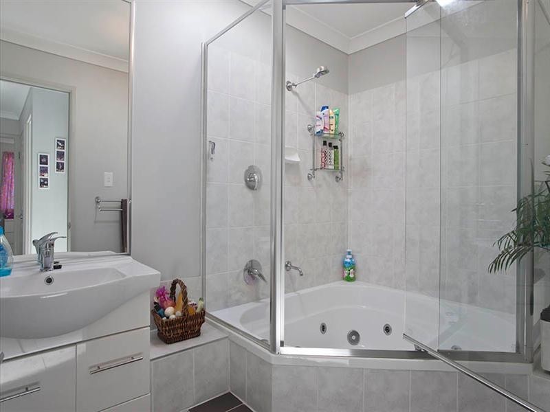 2 Karingal Court, Glenvale QLD 4350