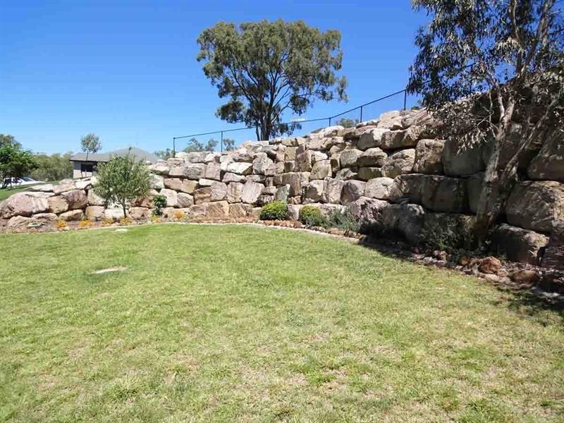 2 Karingal Court, Glenvale QLD 4350