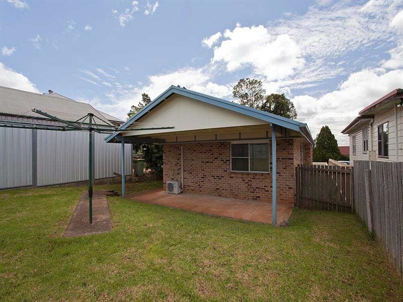 8A Hamilton Street, Newtown QLD 4350